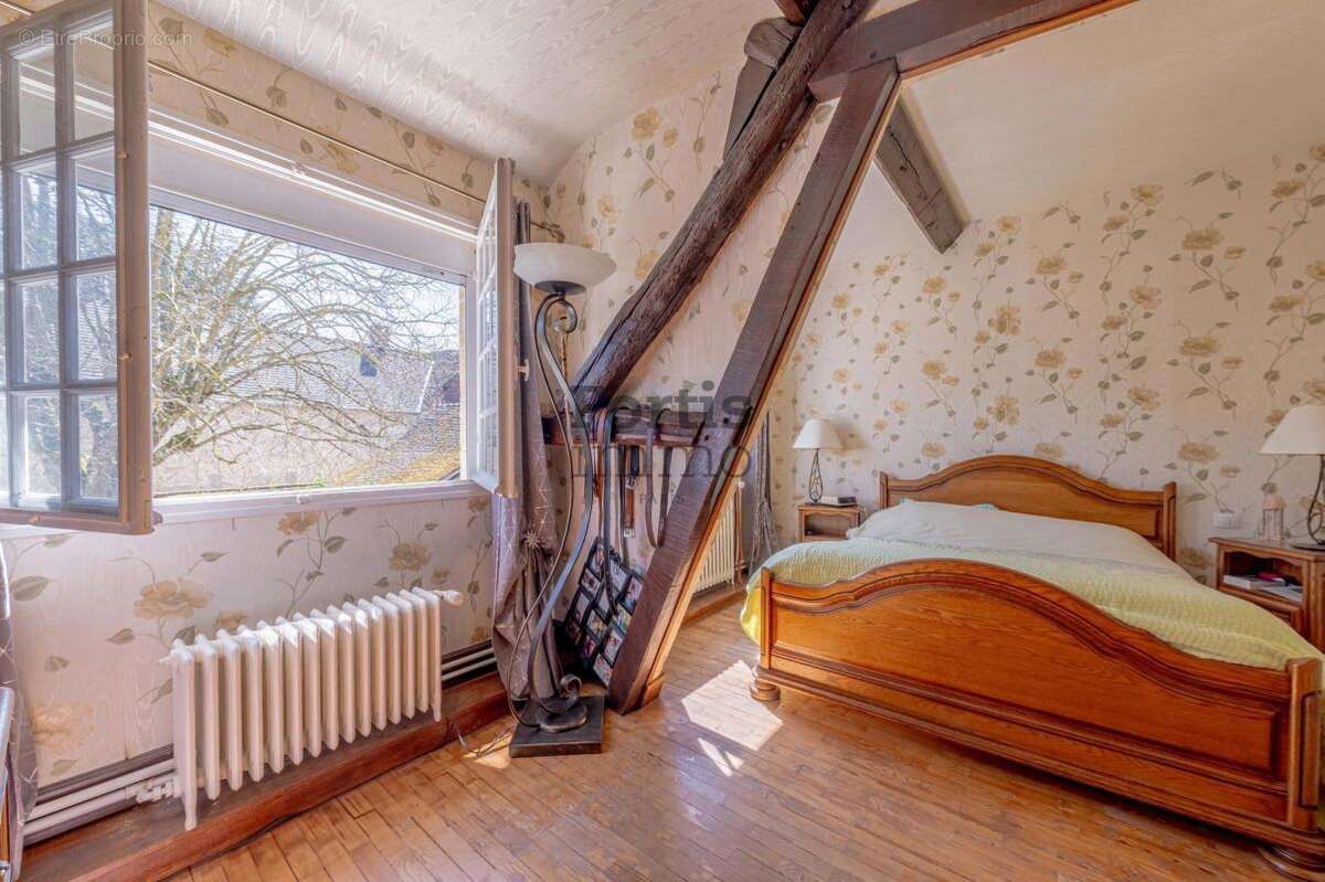 Maison à CHERISY