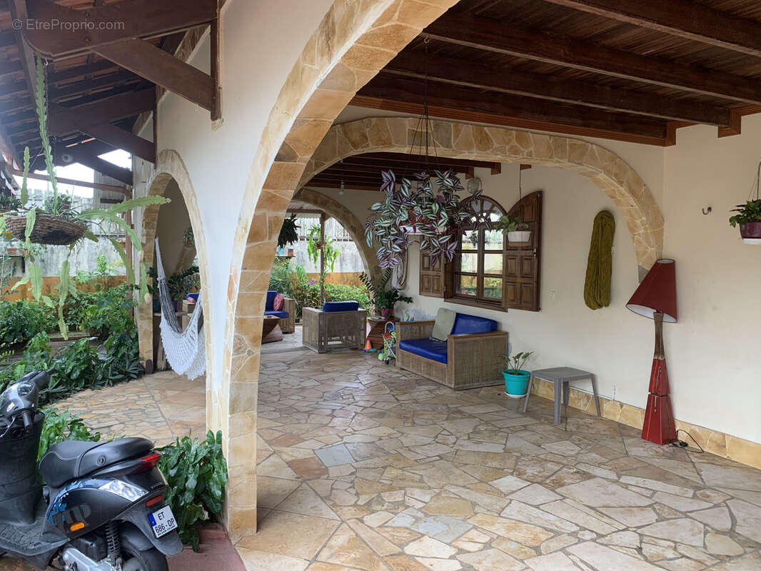 Maison à REMIRE-MONTJOLY