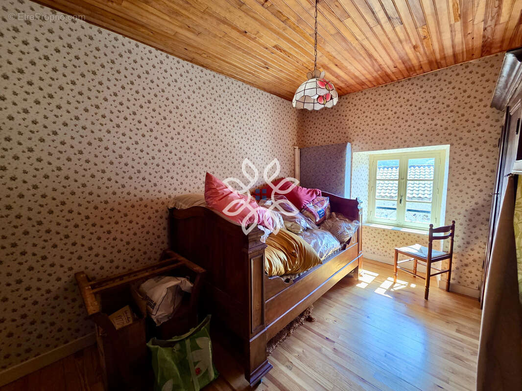 Maison de Village avec dépendances - photo 12