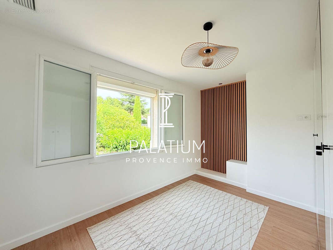 Appartement à LA FARE-LES-OLIVIERS