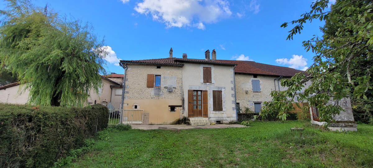 Maison à MONTAGRIER