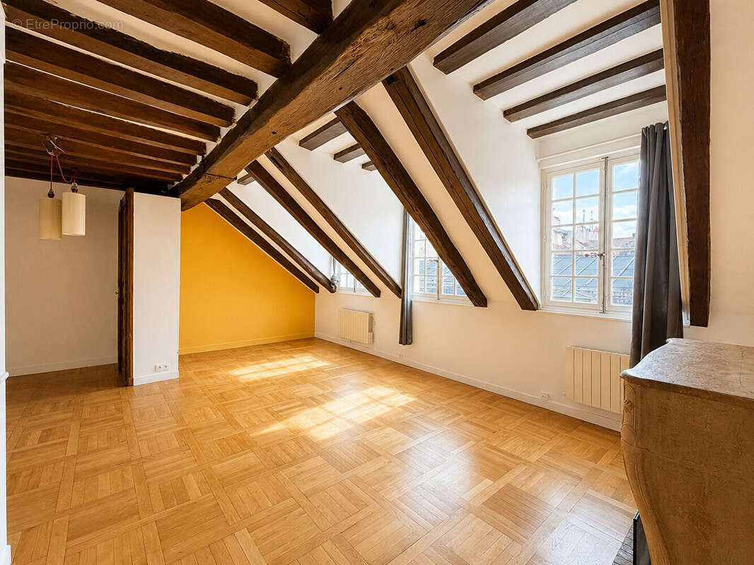 PARIS IV - Ile Saint-Louis - Duplex au dernier étage avec terrasse - photo 4