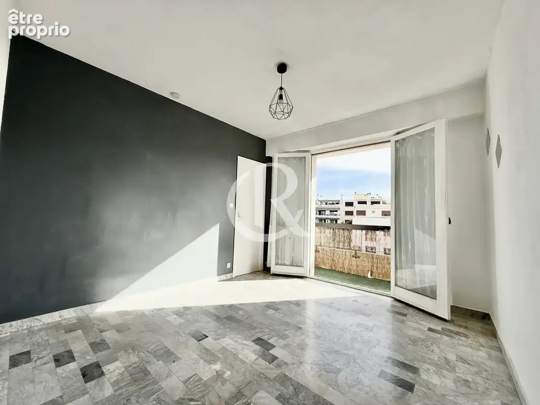 Hyeres centre - t1 vue degagee - ascenseur - photo 2