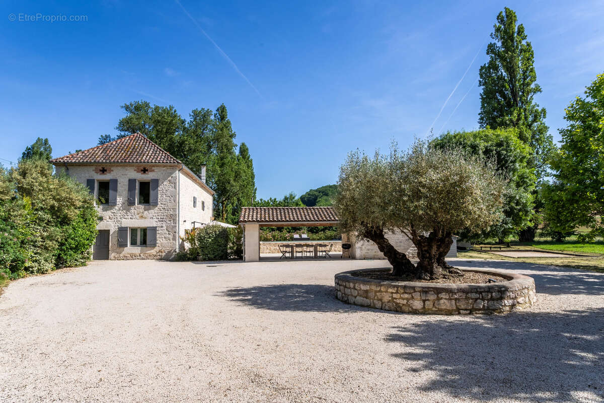 Maison à CASTELNAU-MONTRATIER