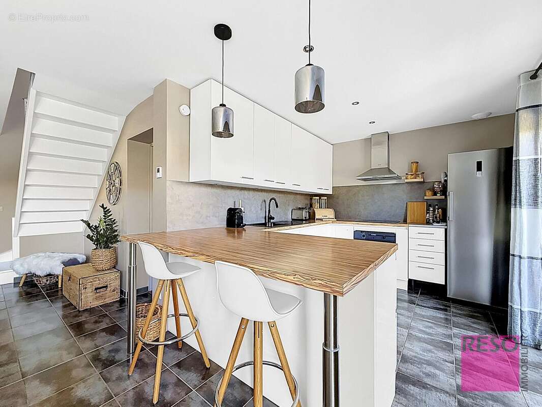 Maison 101 m² à Cranves-Sales  - photo 6