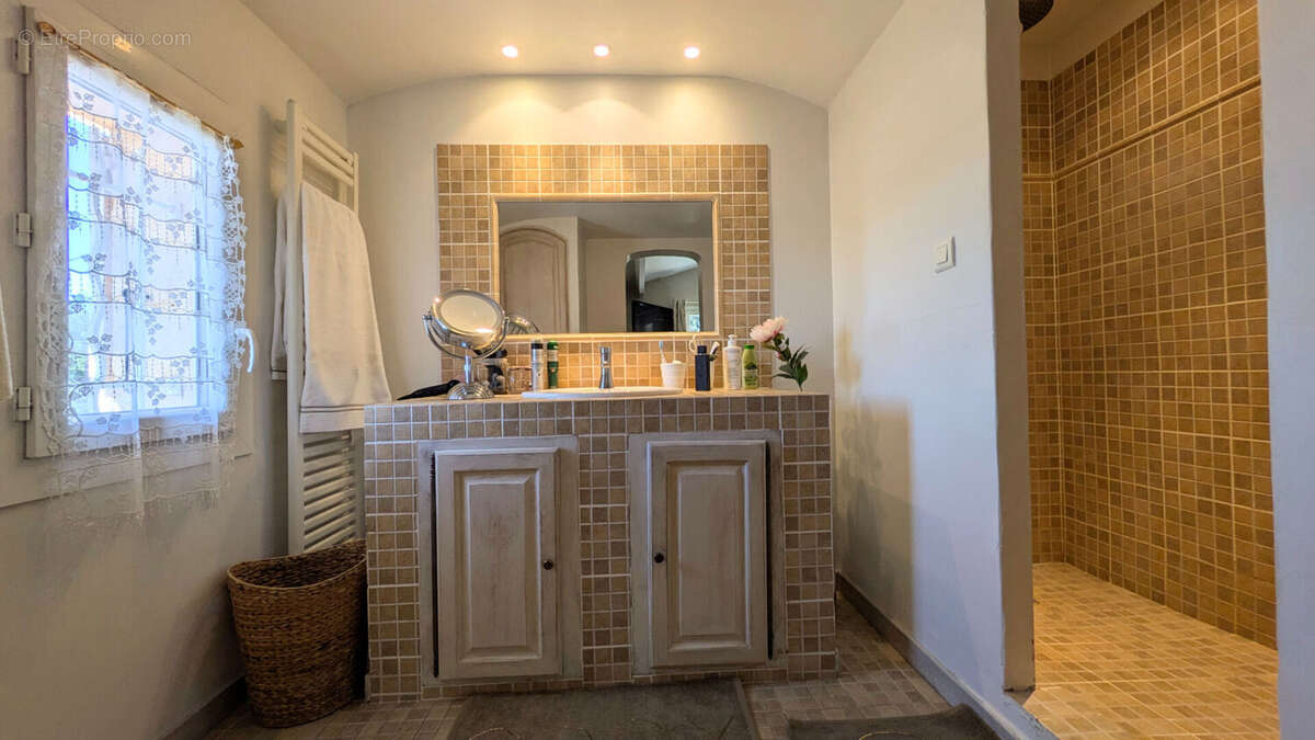 Maison à L'ISLE-SUR-LA-SORGUE