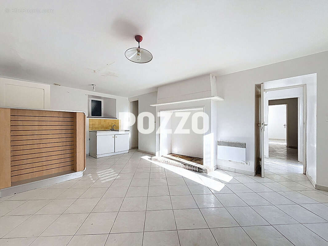 Maison à MONTAIGU-LES-BOIS