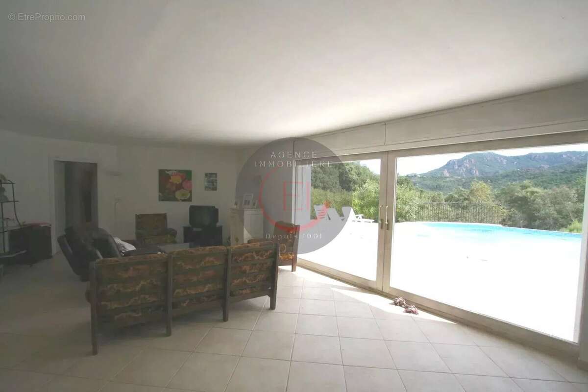 Maison à LES ADRETS-DE-L'ESTEREL