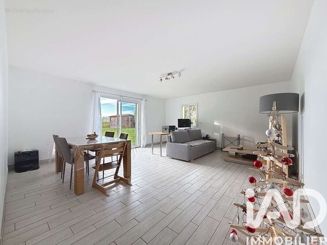 Photo 2 - Maison à ECROSNES