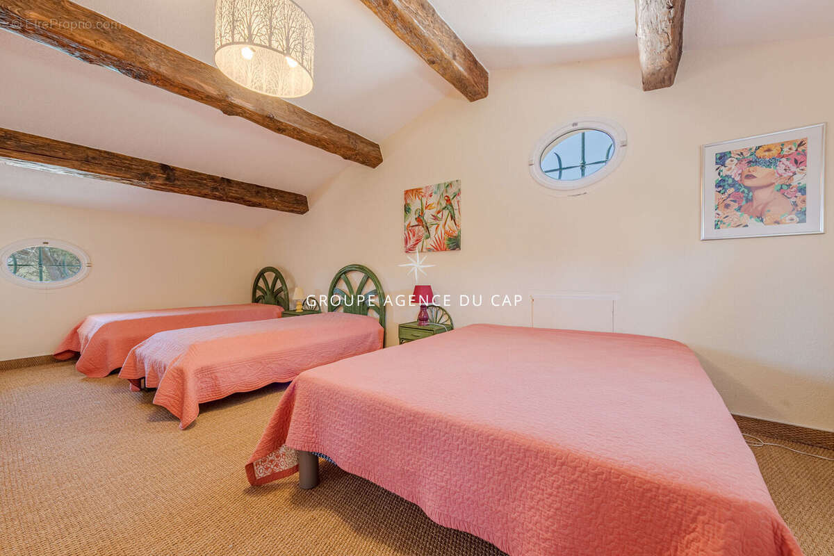 Valescure coeur des golfs villa 5 chambres de 200m² avec piscine - photo 16
