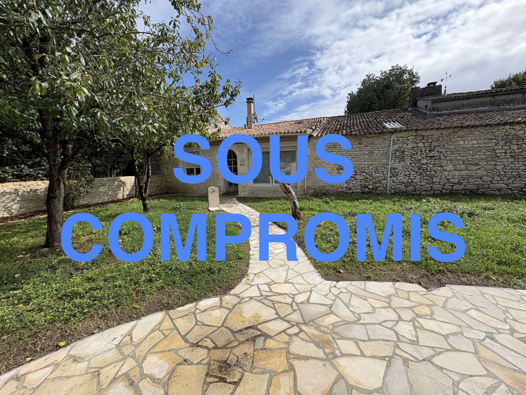 Maison à CORME-ECLUSE