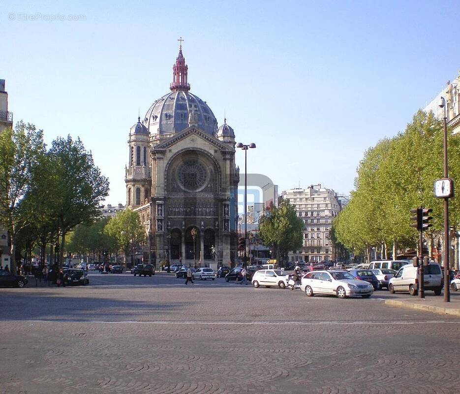Commerce à PARIS-8E