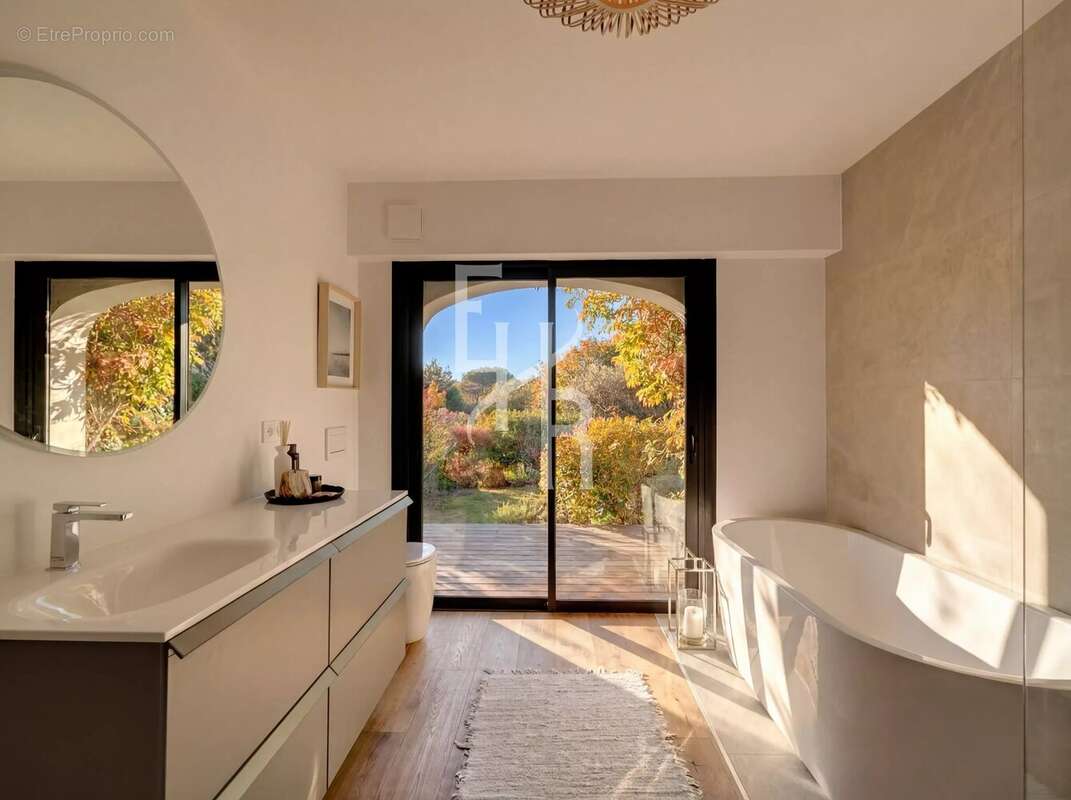 Maison à VALBONNE