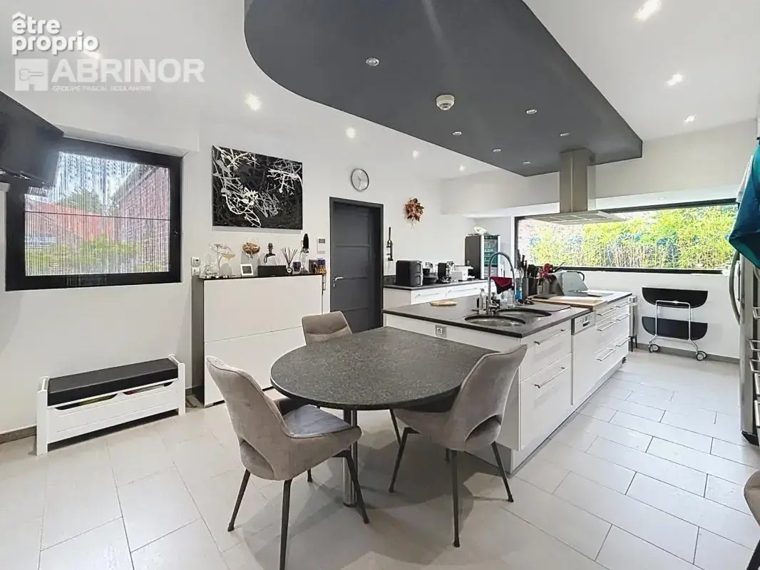Capinghem, villa contemporaine de 312m² - photo 6