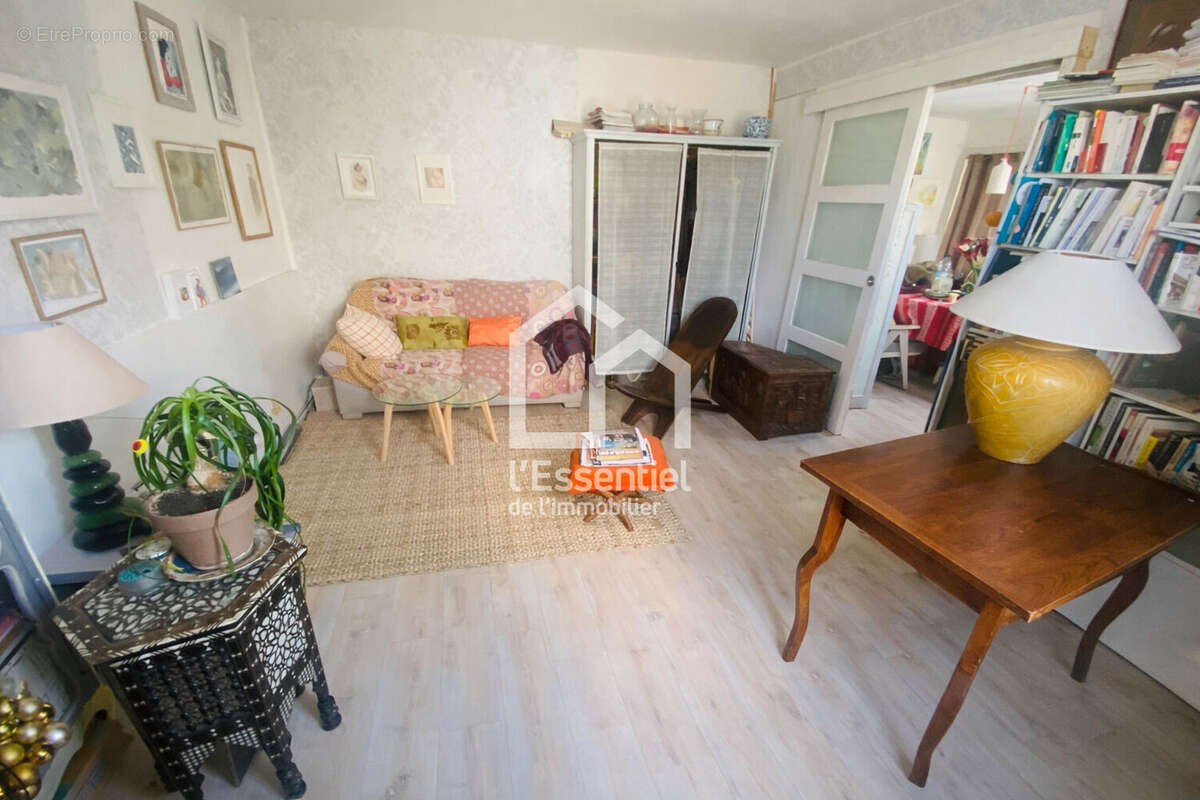 Appartement à CHANTELOUP-LES-VIGNES