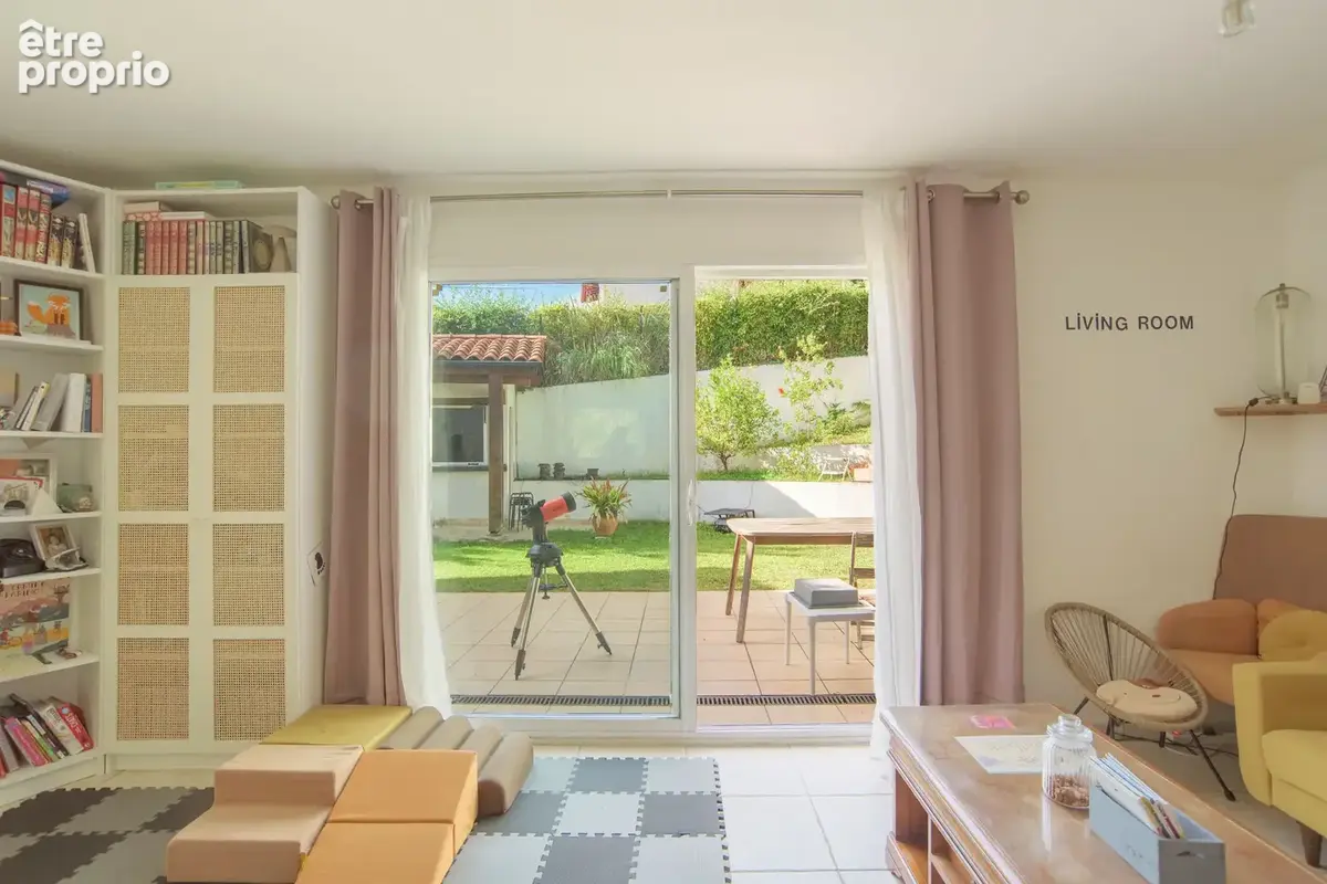 Maison individuelle récente avec jardin, garage, cave et annexe - photo 2