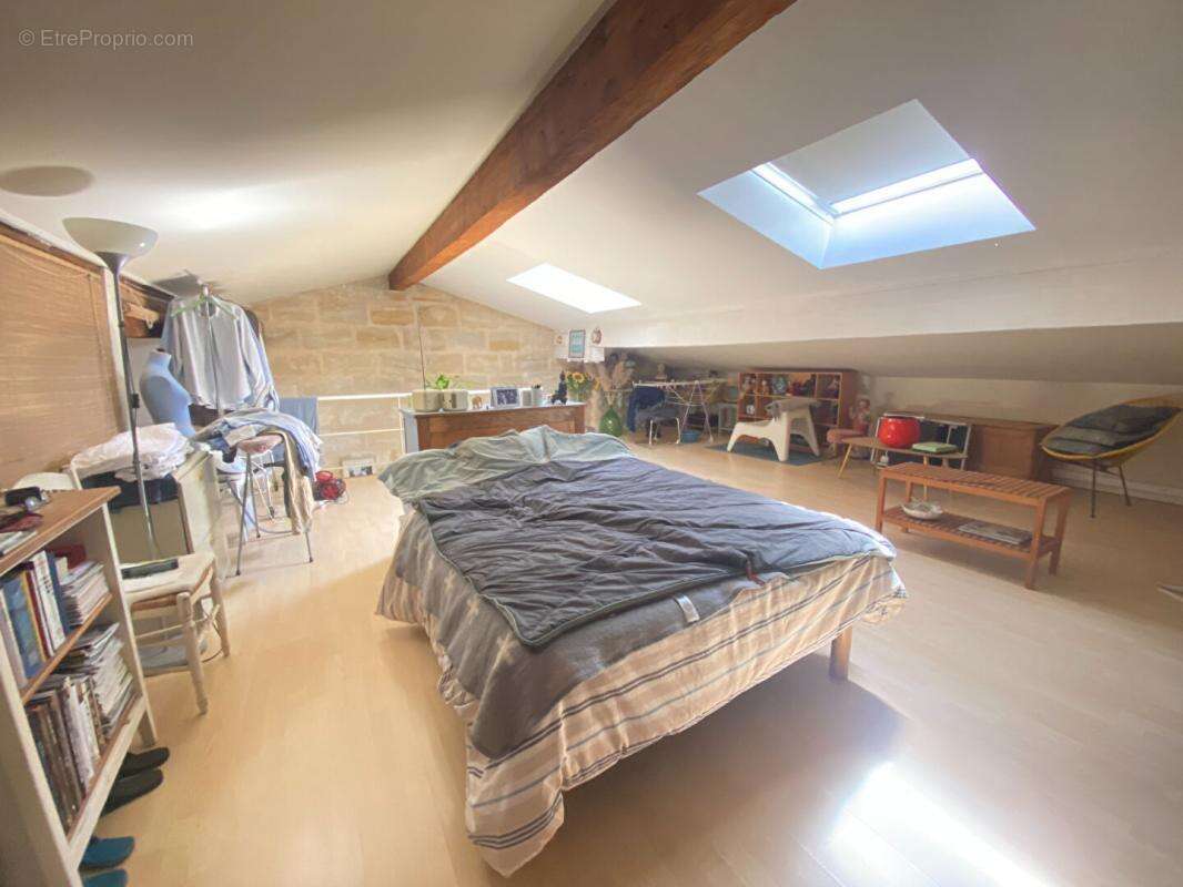 Grand appartement 2 chambres, 3 possibles, avec grande terrasse, grand entrepôt de 134m² qui peut être utilisé en grand garage e - photo 9