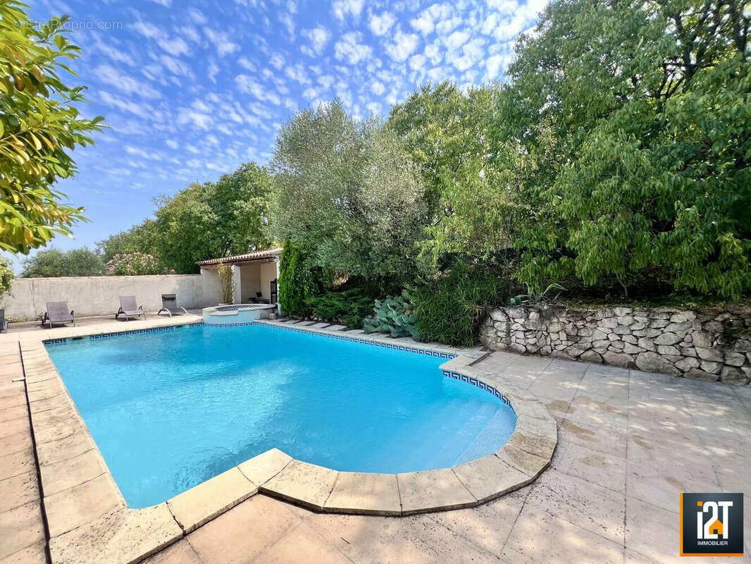Maison 122 m² à Sainte-Anastasie  - photo 9