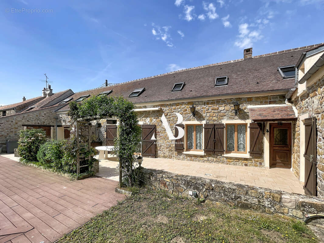 Maison à LA CHAPELLE-RABLAIS