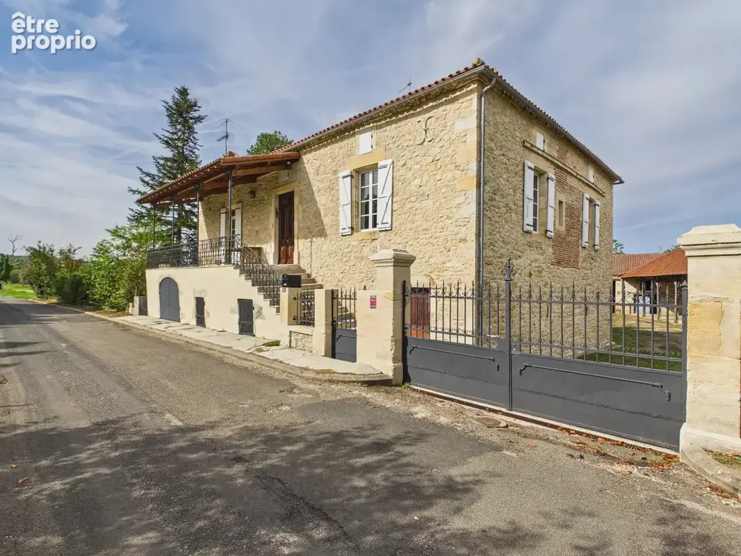 Belle maison en pierre pleine de caractère avec nombreuses dépendances près de Puy l'Evêque, dans le Lot - photo 19
