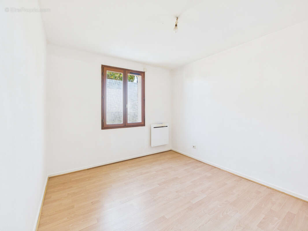 Maison familiale de 90 m2 habitables avec sous-sol total sur un terrain de 625 m2   Saint-Pierre-du-Perray - photo 4
