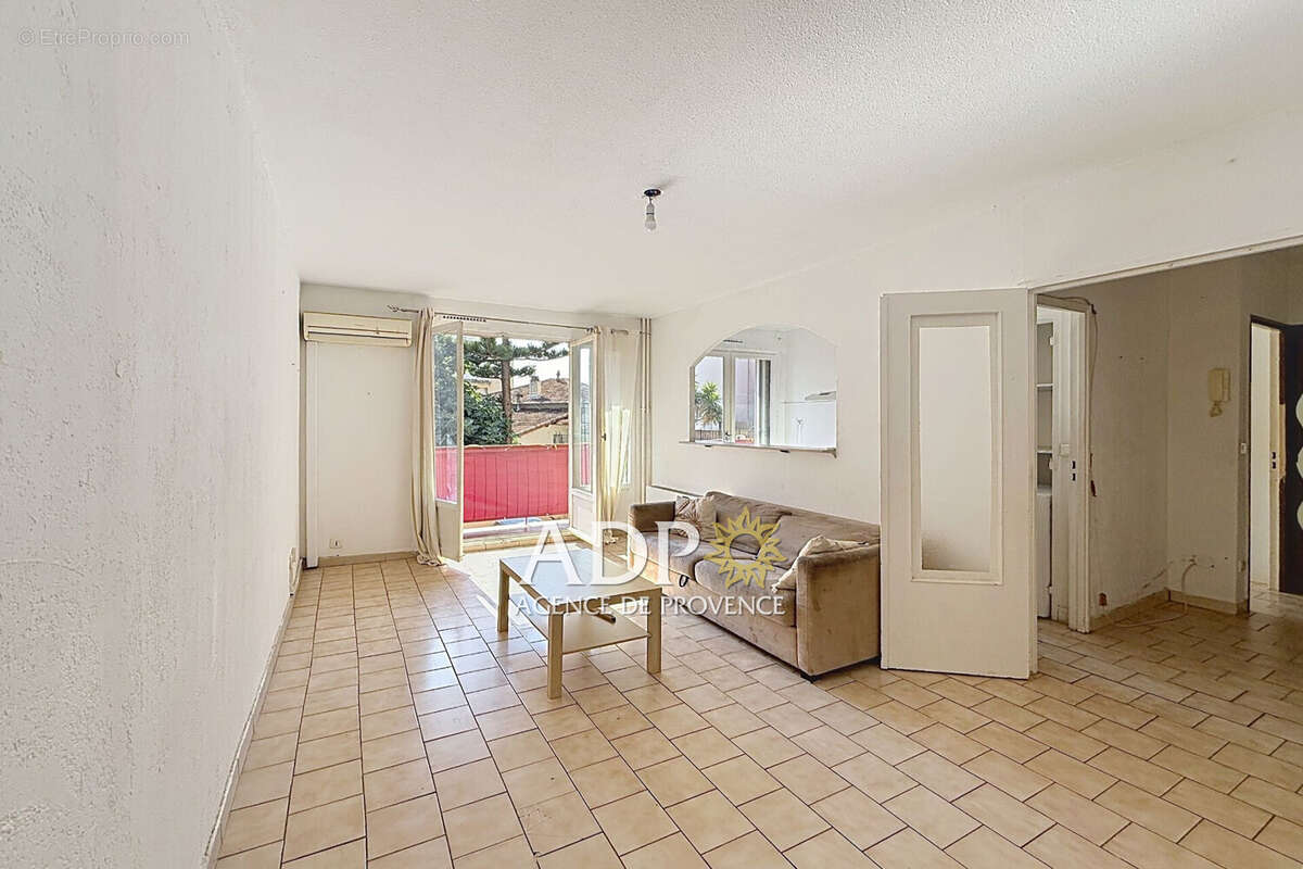 Appartement à SAINT-LAURENT-DU-VAR