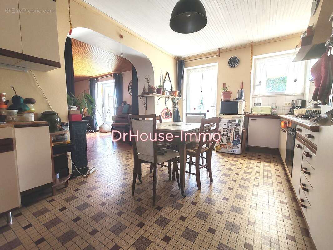 Maison à SAINTE-RADEGONDE-DES-NOYERS