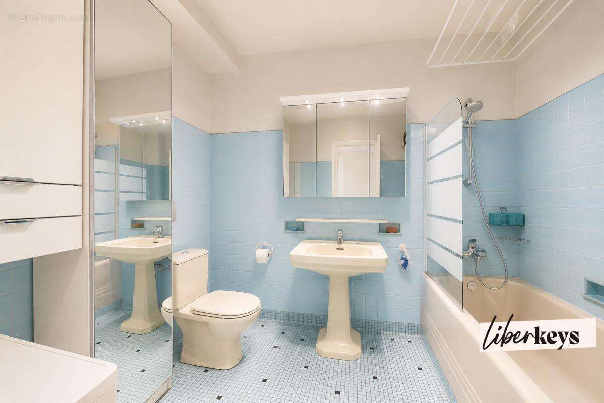 Appartement à PARIS-16E