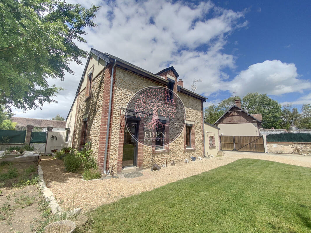 Maison à CHERISY