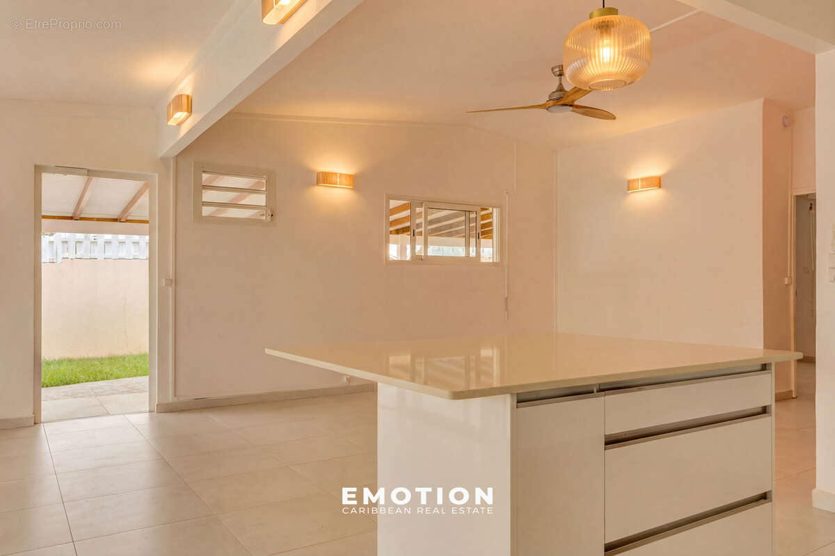 Maison à PETIT-BOURG