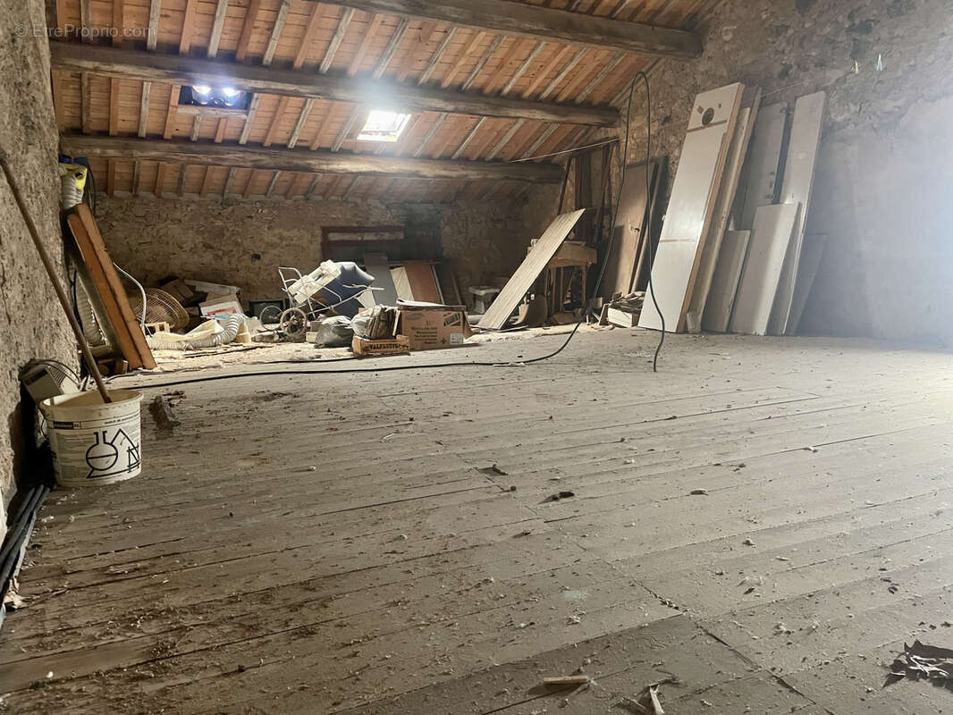 Maison à MONTPEYROUX