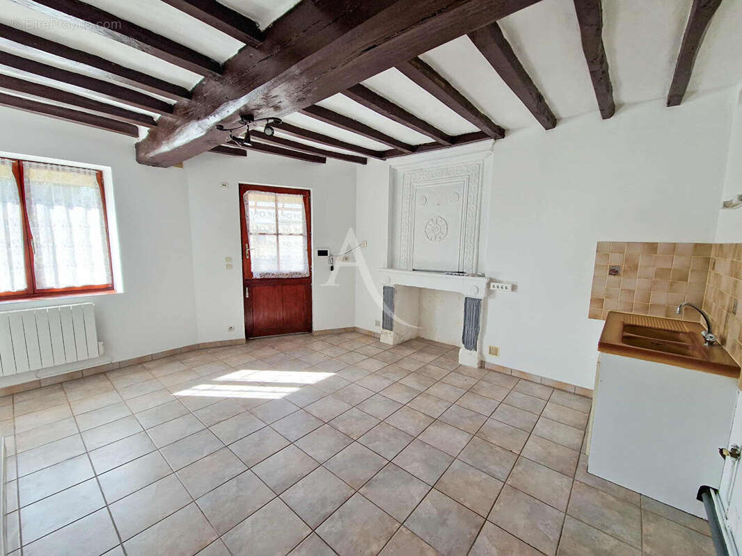 Maison à LOURESSE-ROCHEMENIER