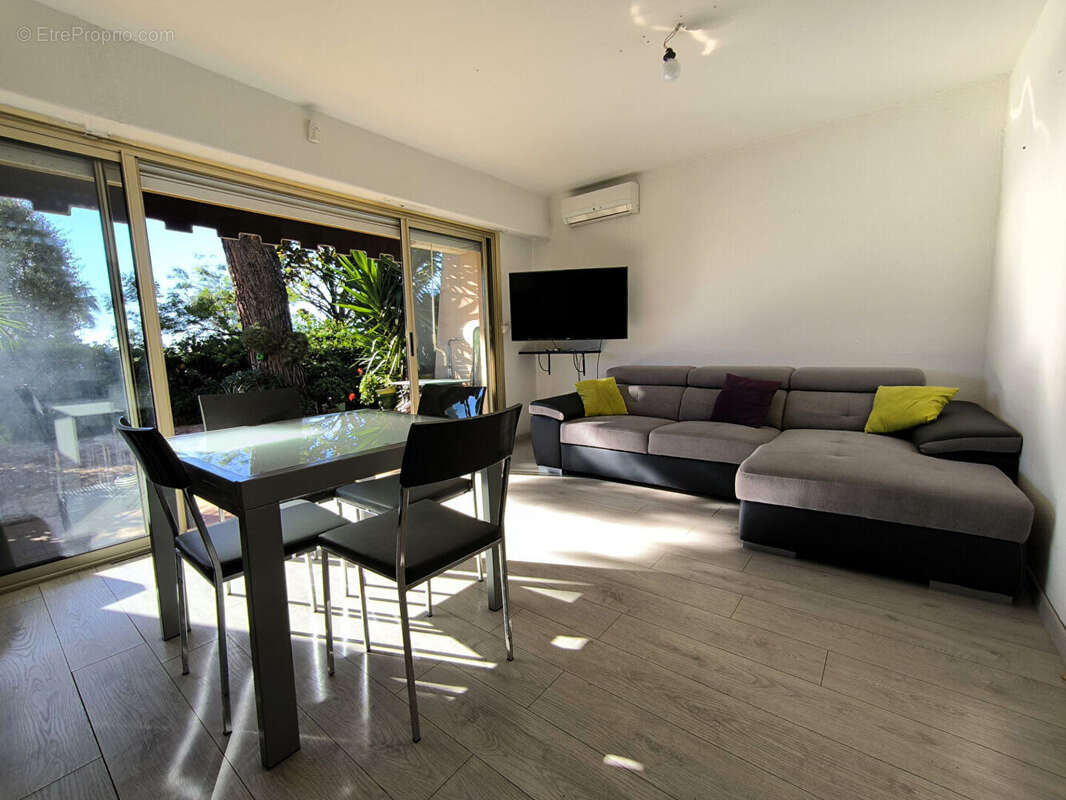 Appartement à SAINT-LAURENT-DU-VAR