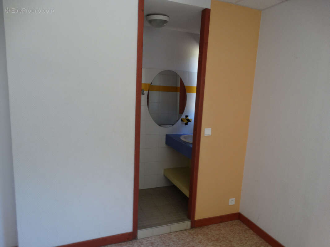 Commerce à LAVALDENS