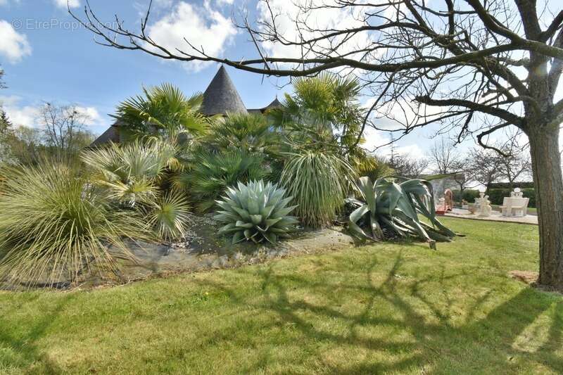Dpt Mayenne (53), à vendre à 15 km de LAVAL  Maison de caractère de 240 m² en granit avec parc paysager - photo 16
