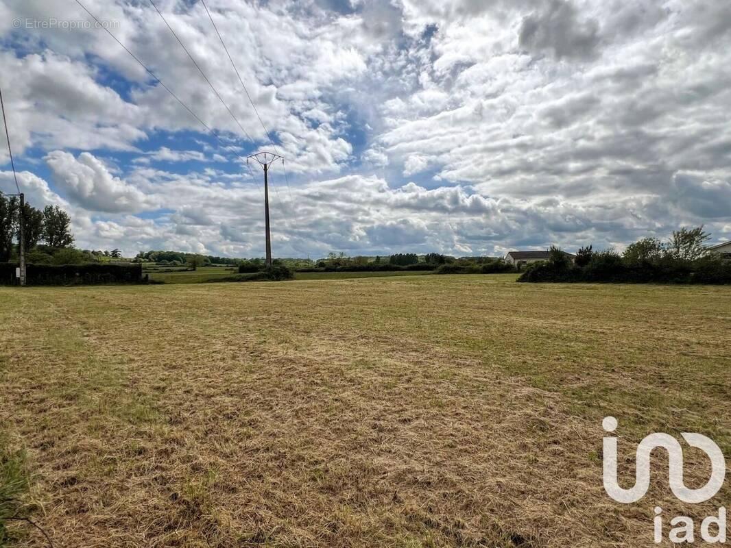 Photo 1 - Terrain à SAINT-GERMAIN-ET-MONS