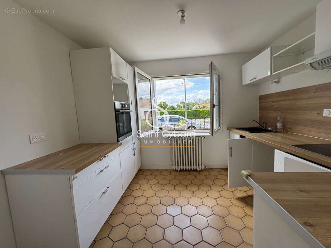Maison Voeuil et Giget - 3 chambres - photo 5