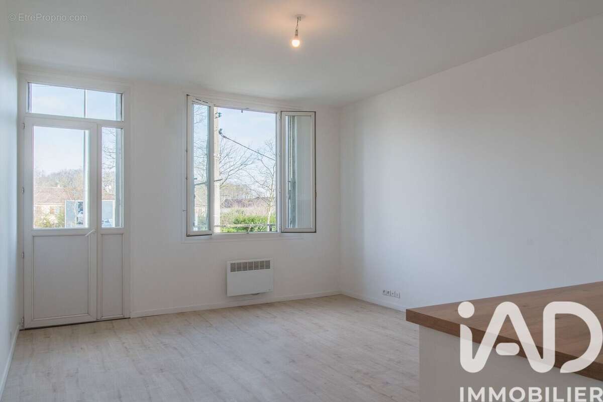 Photo 2 - Appartement à SAINT-GERMAIN-LES-ARPAJON