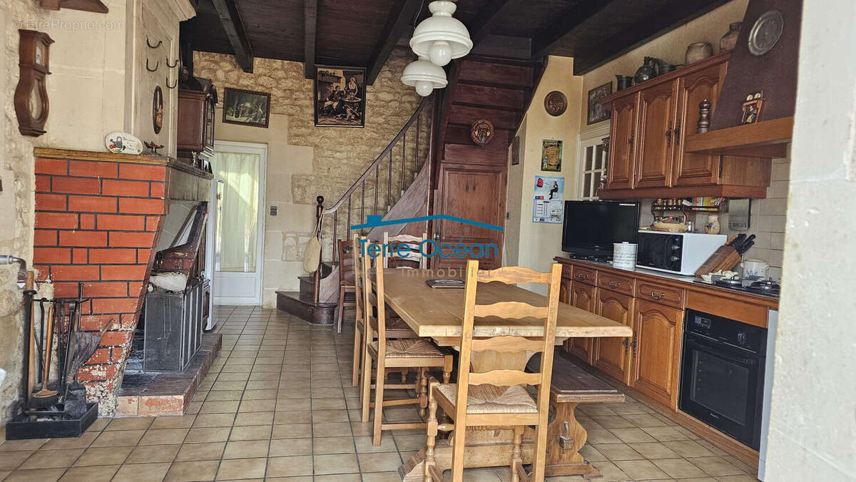 Maison 155 m² à Saint-Romain-De-Benet  - photo 6
