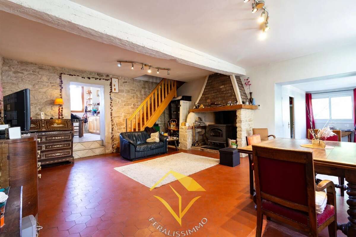 Maison de charme de 5 chambres au coeur du village ! - photo 4