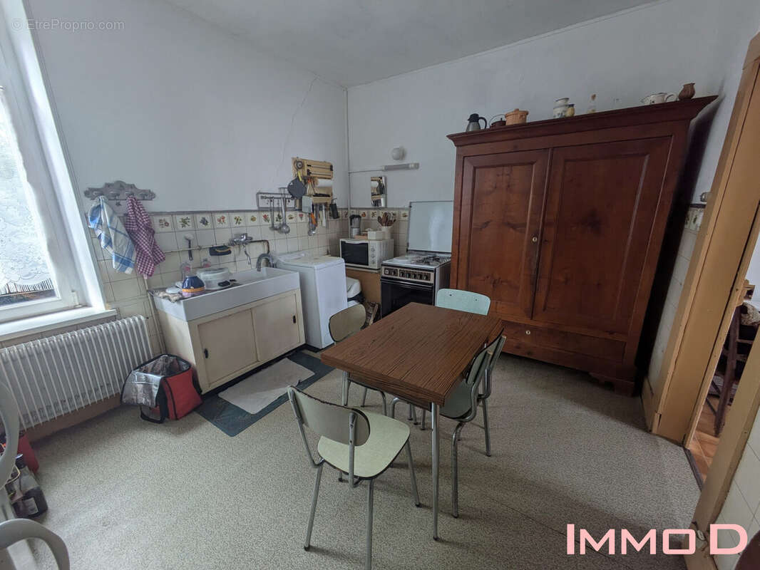 Maison à CHATEL-SUR-MOSELLE