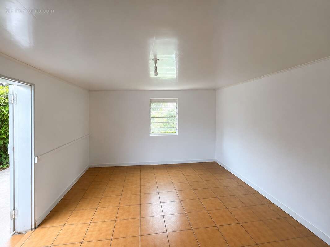 Case T3 à rénover ou terrain à bâtir de 280 m² avec vue mer – Terre Sainte, à 200 m de la plage - photo 2