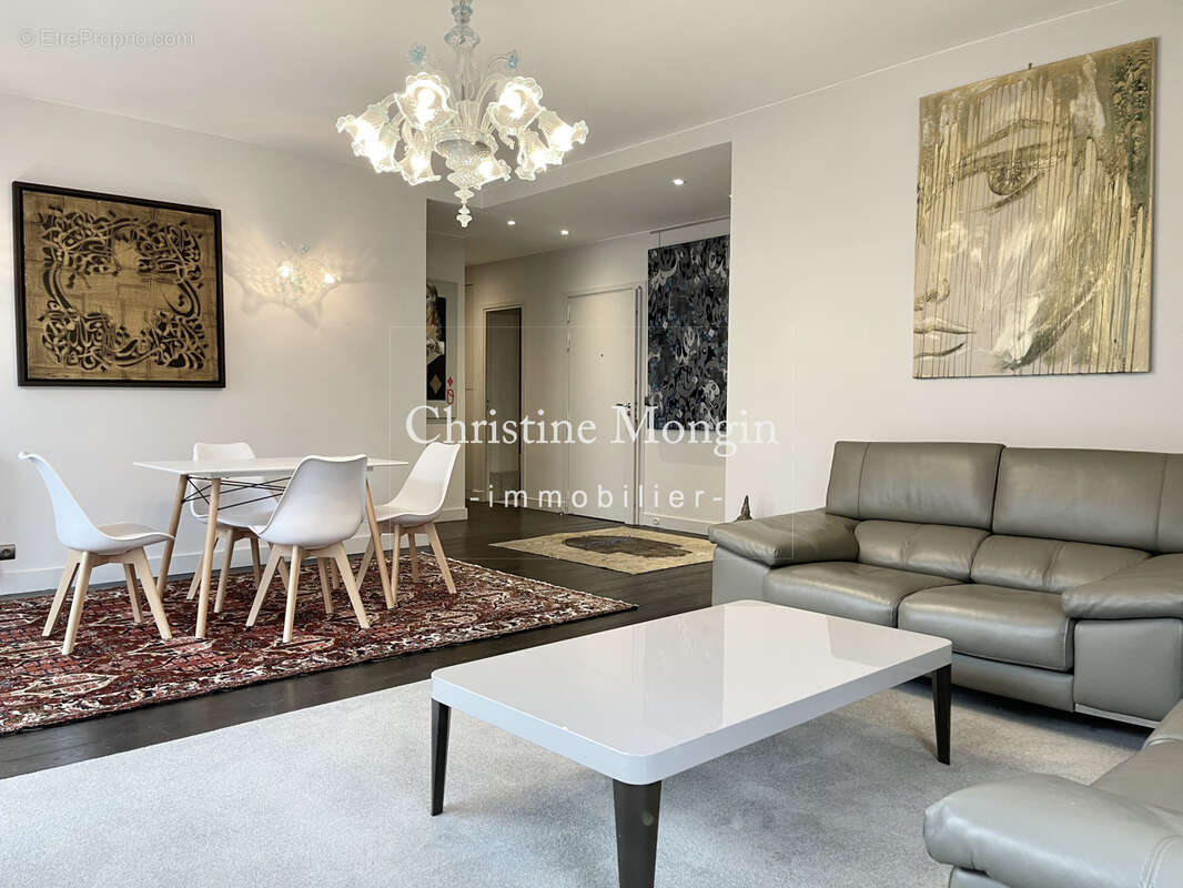 Appartement à NEUILLY-SUR-SEINE