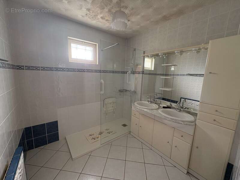 Maison à rénover avec vie de plain-pied 4 Chambres sur sous-sol dans le bourg de SAINT-VIGOR-D'YMONVILLE (76430) - photo 16