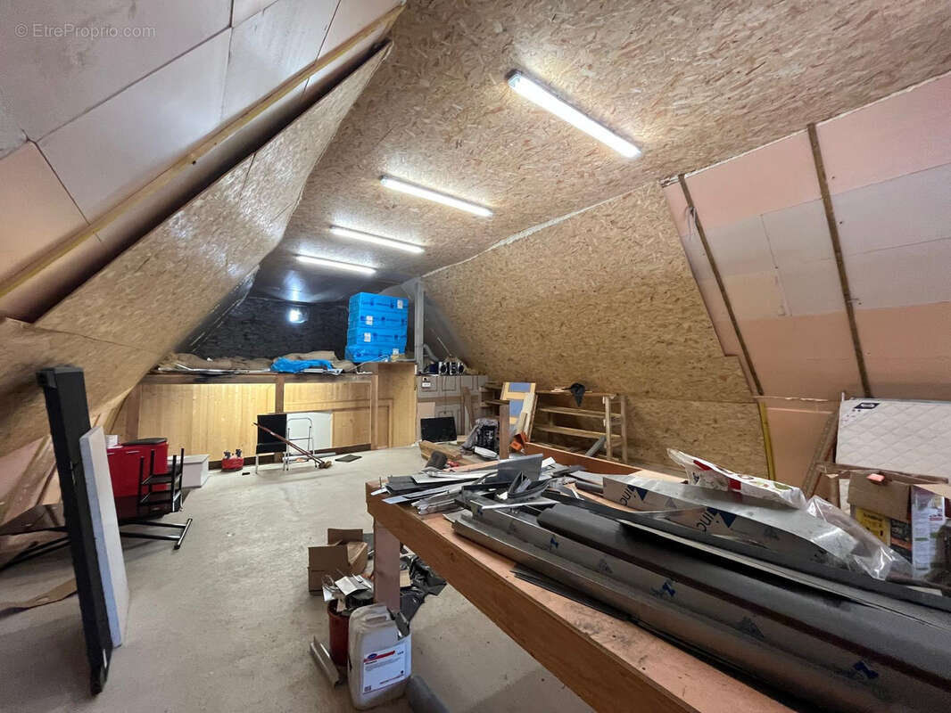 Commerce à LAQUEUILLE