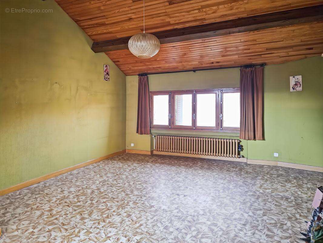 Maison à vendre 7 pièces - 180 m² - Extérieurs - 2 garages à VERTAIZON (63) - photo 17