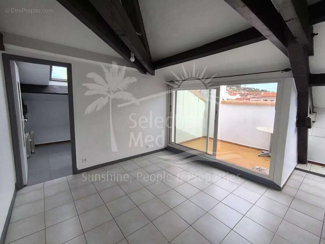 Appartement à VALLAURIS