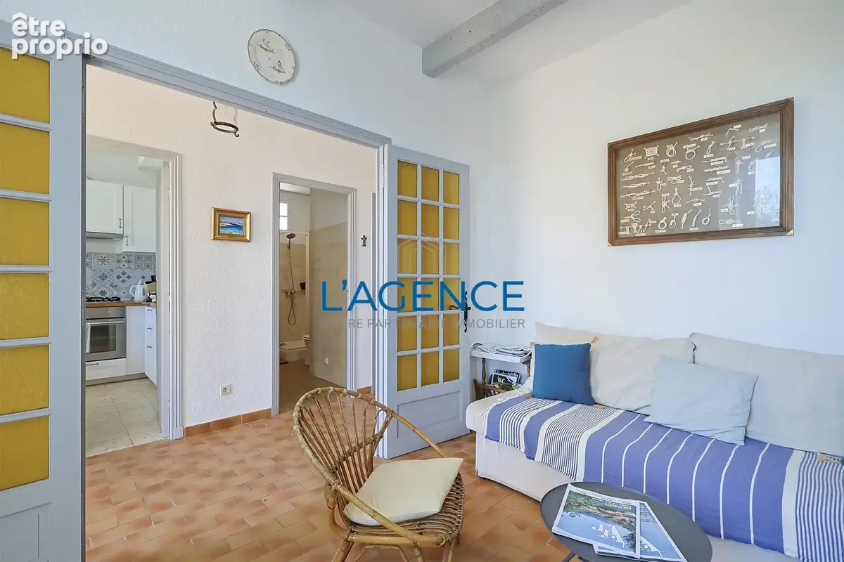 Port de carqueiranne - maison de caractere avec terrain + garage - photo 8