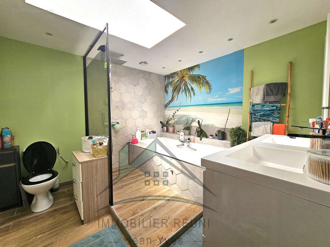 Villa de 131 m2 de plain-pied… Piscine… Dépendance… Sans vis-à-vis… Confort moderne… - photo 11