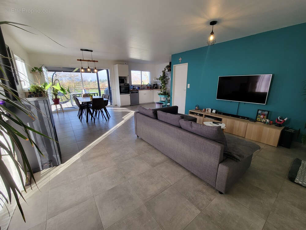 Maison à SALAISE-SUR-SANNE